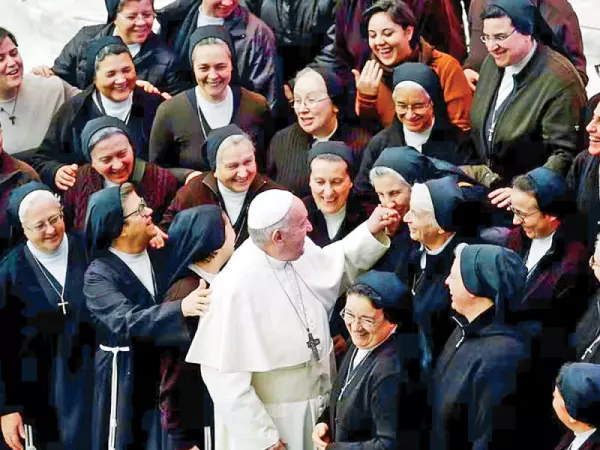 Papa permite a mujeres votar en reunión de obispos por primera vez (en dos mil años)