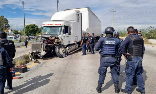 Crece robo a transportes en carreteras; el botín va a los tianguis