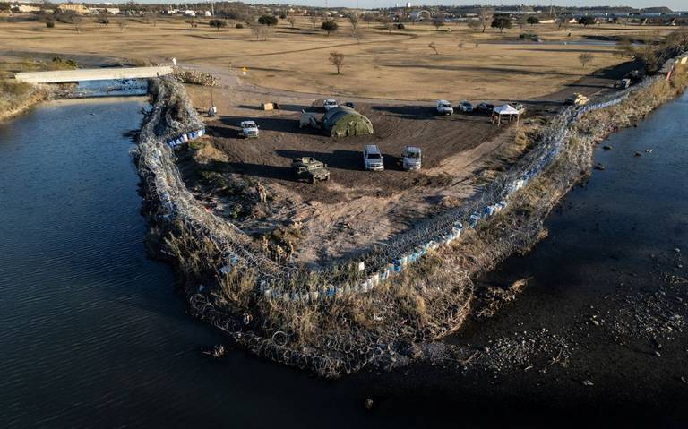 Texas construirá base militar en frontera con México para contener a migrantes