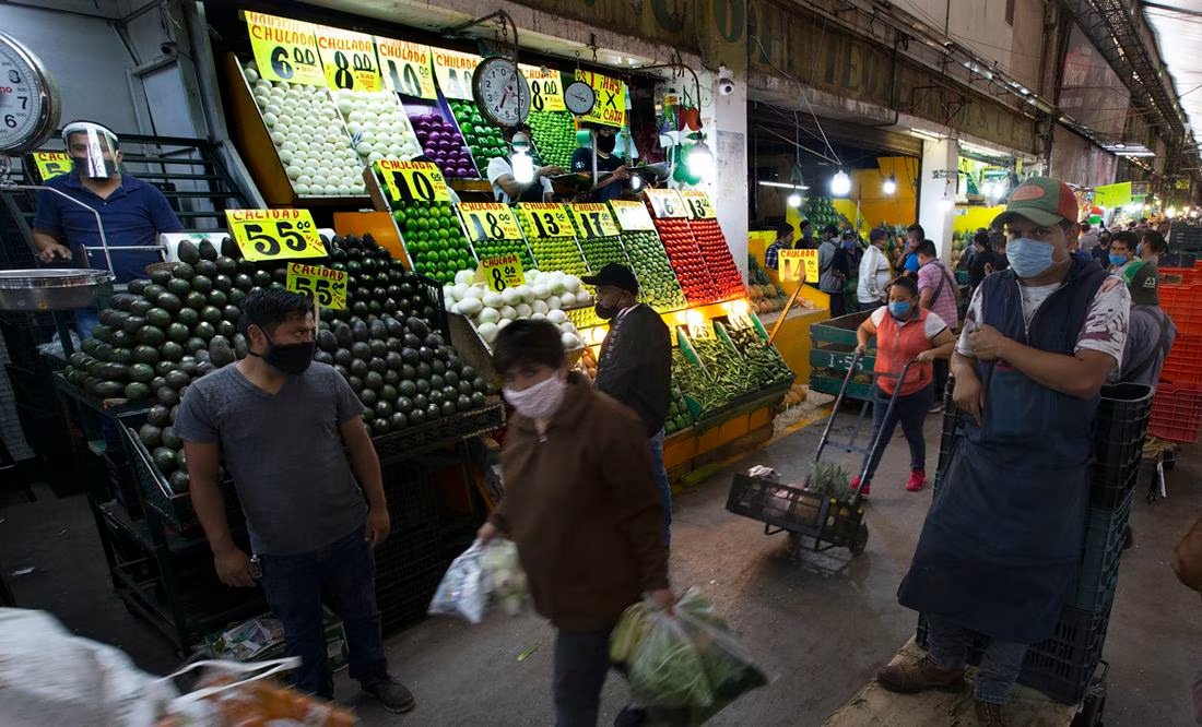 Inflación moderó su marcha en febrero más de lo esperado, llegó a 4.4%