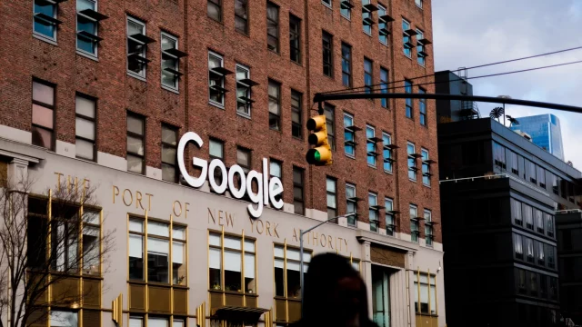 EU y Google chocan en último día del juicio que decidirá si el buscador es un monopolio