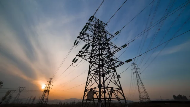 Se debe permitir la entrada de nuevas centrales eléctricas para evitar apagones: Coparmex