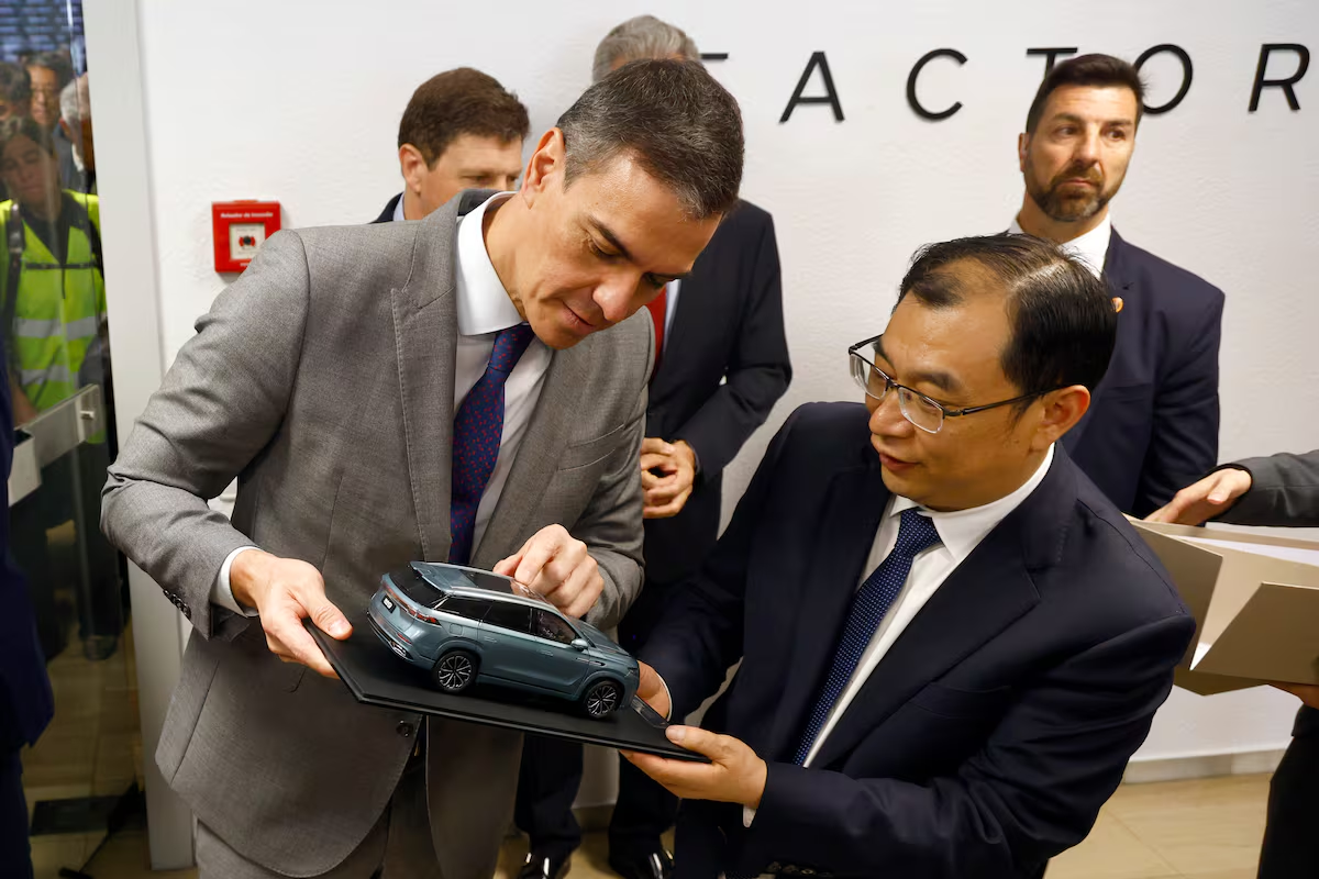 La guerra del coche se calienta: las marcas chinas empiezan a fabricar en Europa mientras Bruselas aumenta la presión sobre Pekín