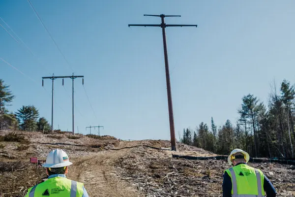 Nuevas normas para reformar las redes eléctricas podrían impulsar la energía eólica y solar