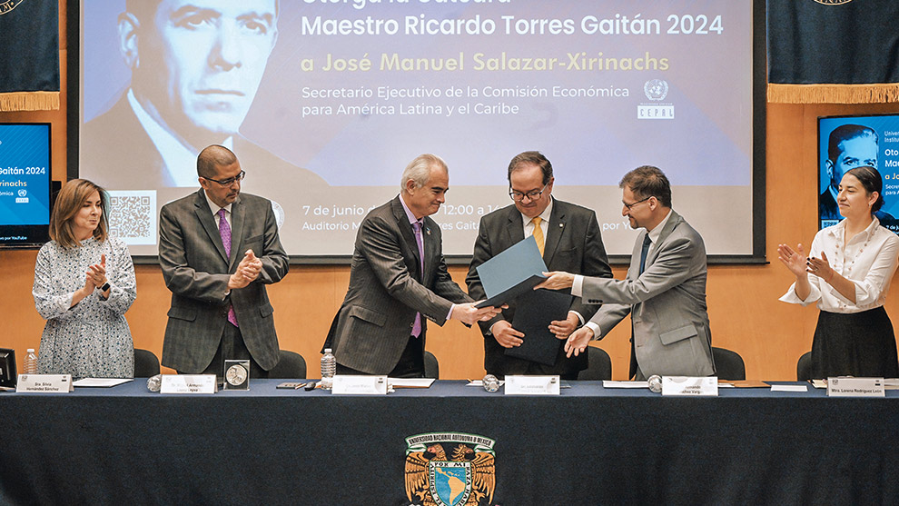 Entrega la UNAM la Cátedra Maestro Ricardo Torres Gaitán 2024 al secretario ejecutivo de la CEPAL