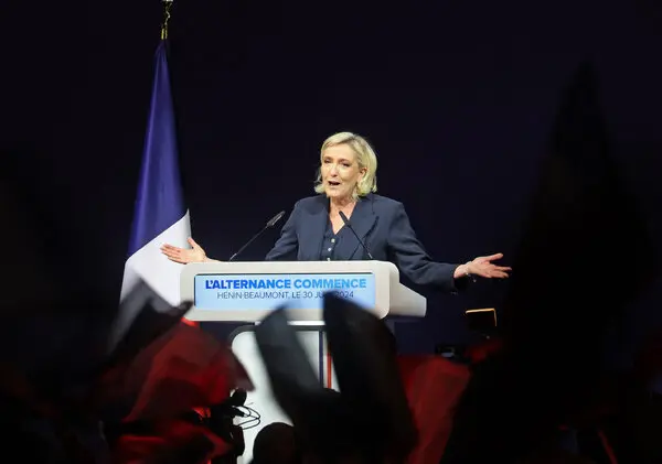 La extrema derecha francesa gana con fuerza en la primera vuelta electoral, según las encuestas