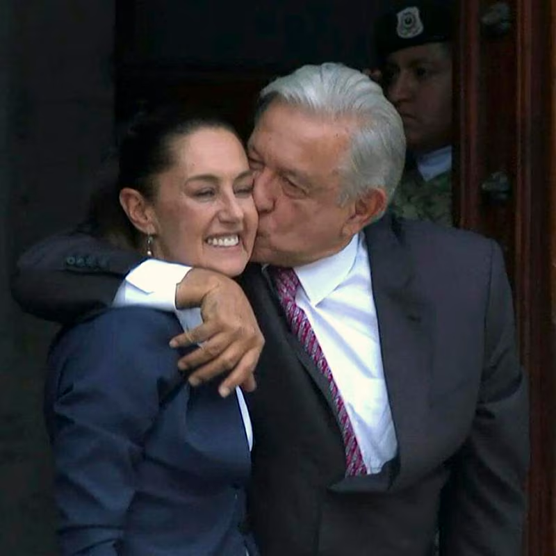 No es el beso, Claudia no demuestra querer de otra