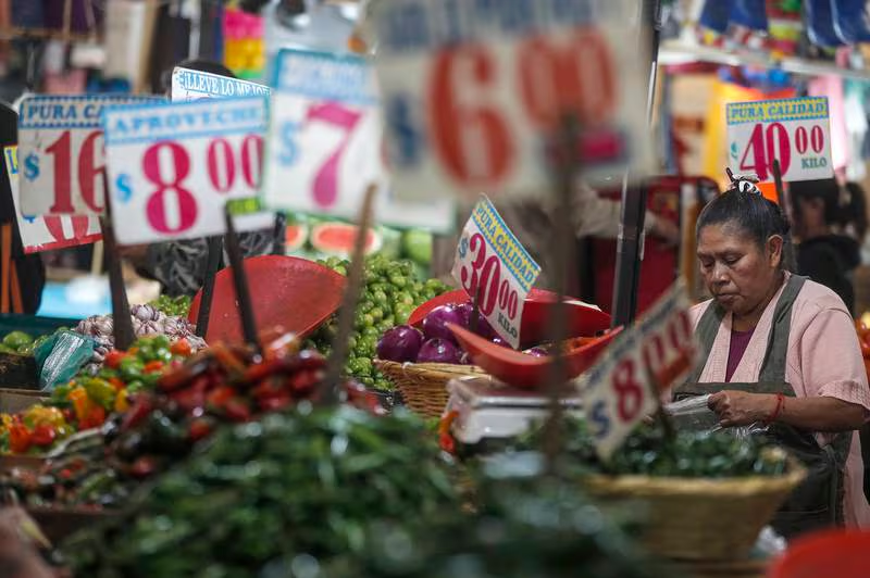 Inflación ‘pisa el acelerador’: Llega a 4.98% en junio por alza en frutas y verduras