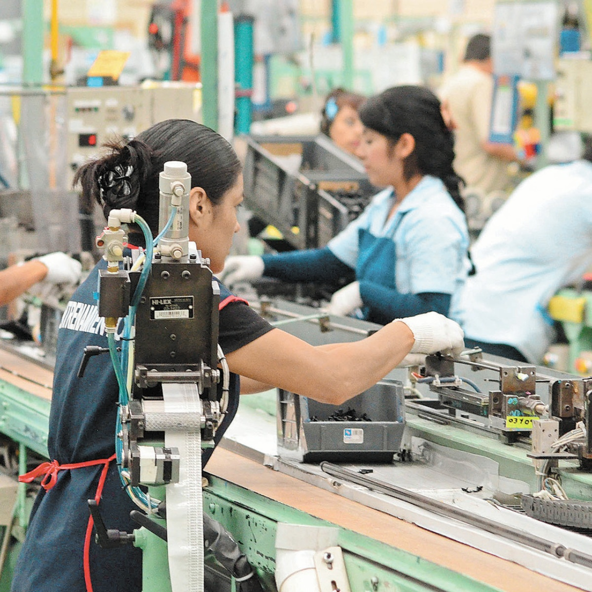 Empleo en manufactura vuelve a caer tras 41 meses