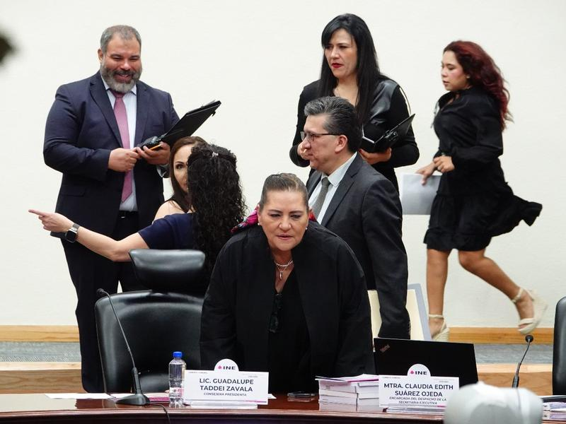 INE aprueba mayoría calificada de Morena en San Lázaro; se quedan a dos escaños en el Senado