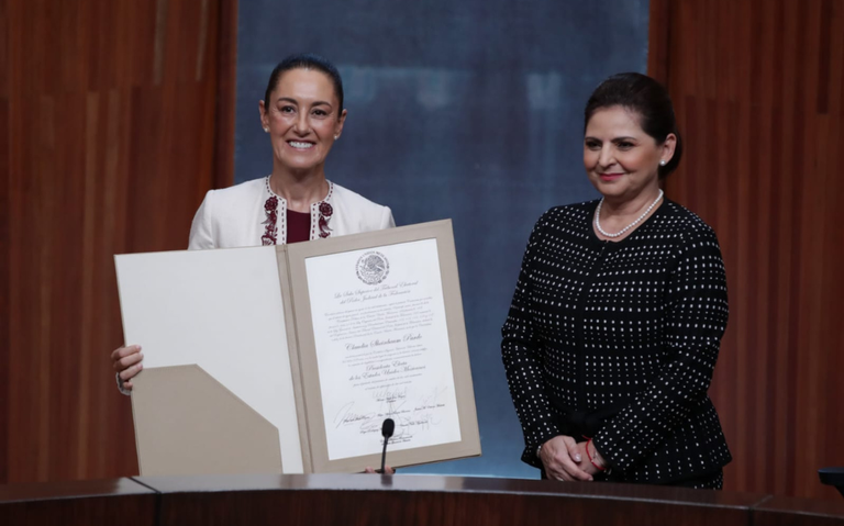 Claudia Sheinbaum recibe constancia como presidenta de México