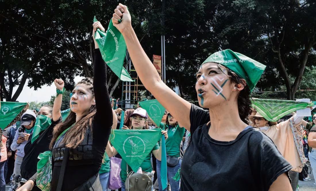 Con marcha, exige Marea Verde garantizar aborto legal