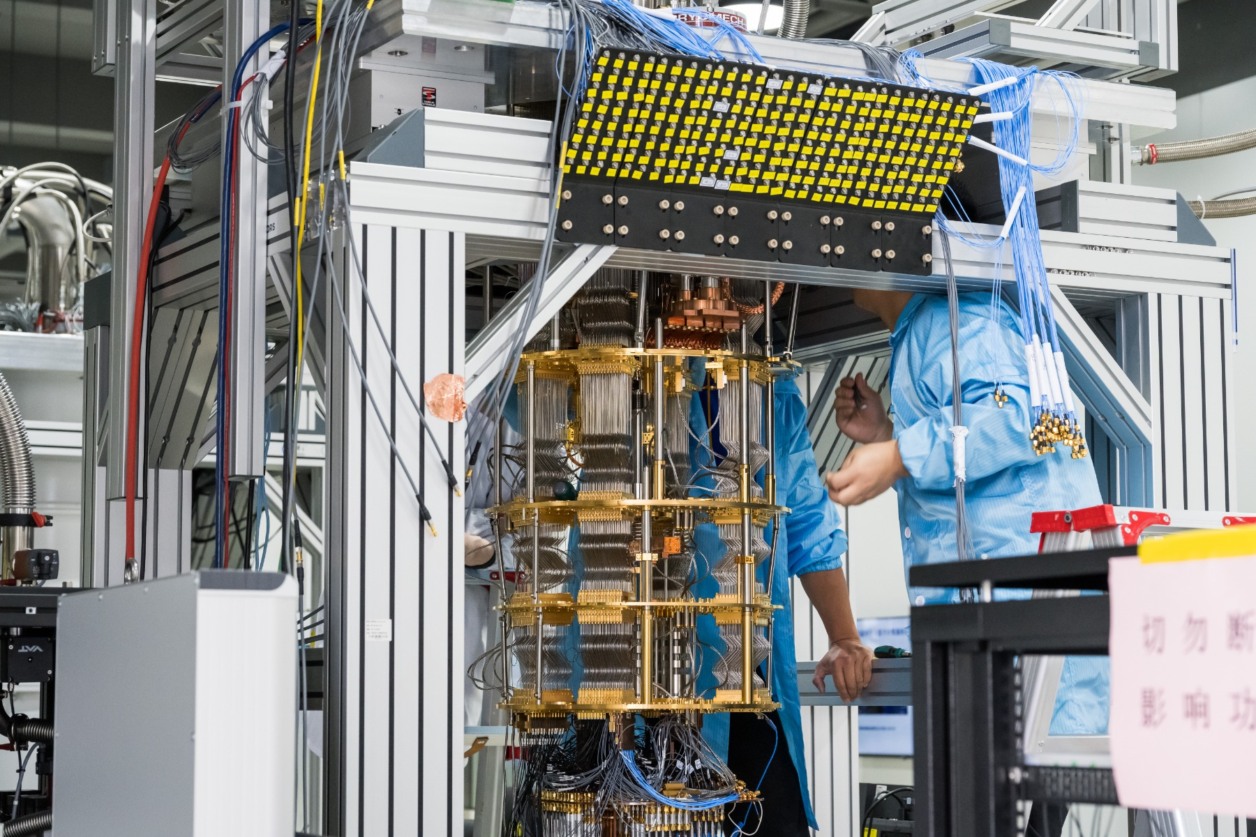 La computadora cuántica superconductora de fabricación china completa el primer ajuste fino del mundo de un modelo de IA de mil millones de parámetros