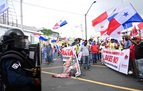 Panamá pacta con Estados Unidos facilitar paso de buques de guerra