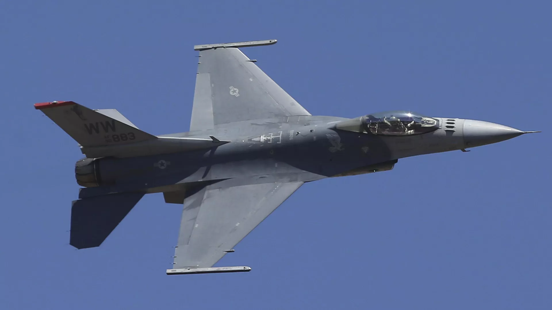 Del basurero a Ucrania: EEUU le suministra cazas F-16 dados de baja