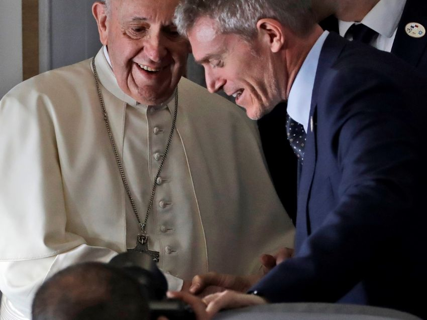 Aquelarre de Zelenski, Macron y Starmer en el Vaticano: emboscada a Trump en pleno funeral del Papa