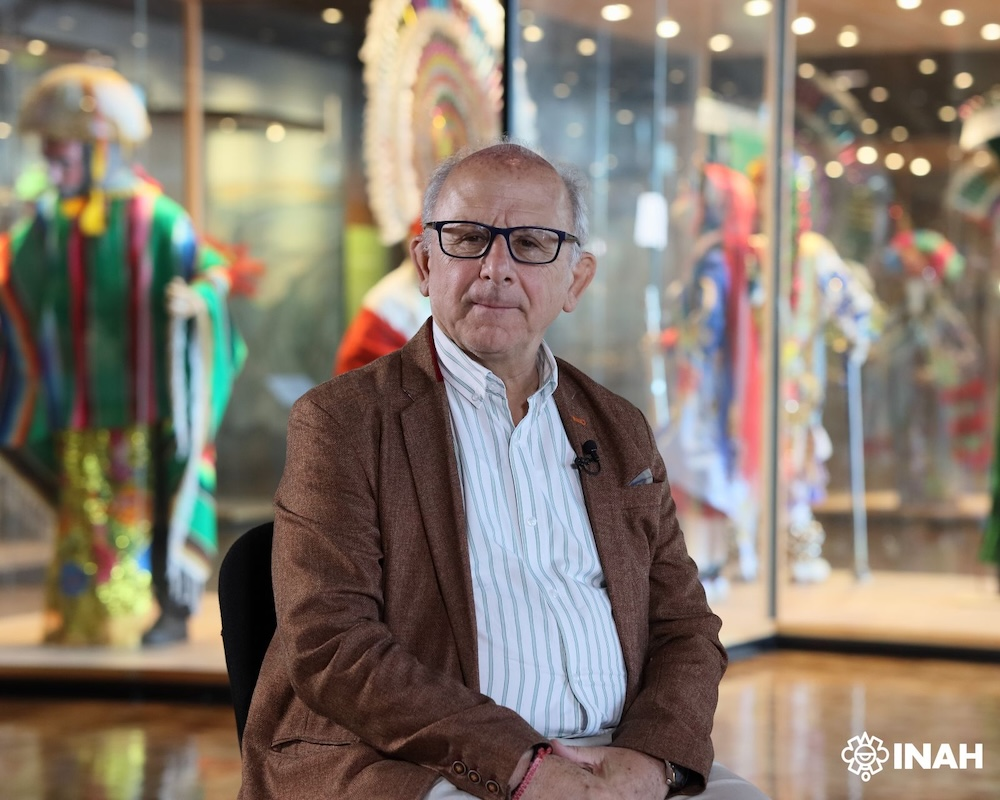 Distinguen labor de Diego Prieto Hernández al frente del INAH con medalla Valentín Gómez Farías