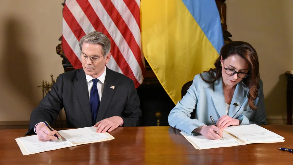 Estados Unidos y Ucrania firman un acuerdo crucial sobre minerales tras meses de tensas negociaciones