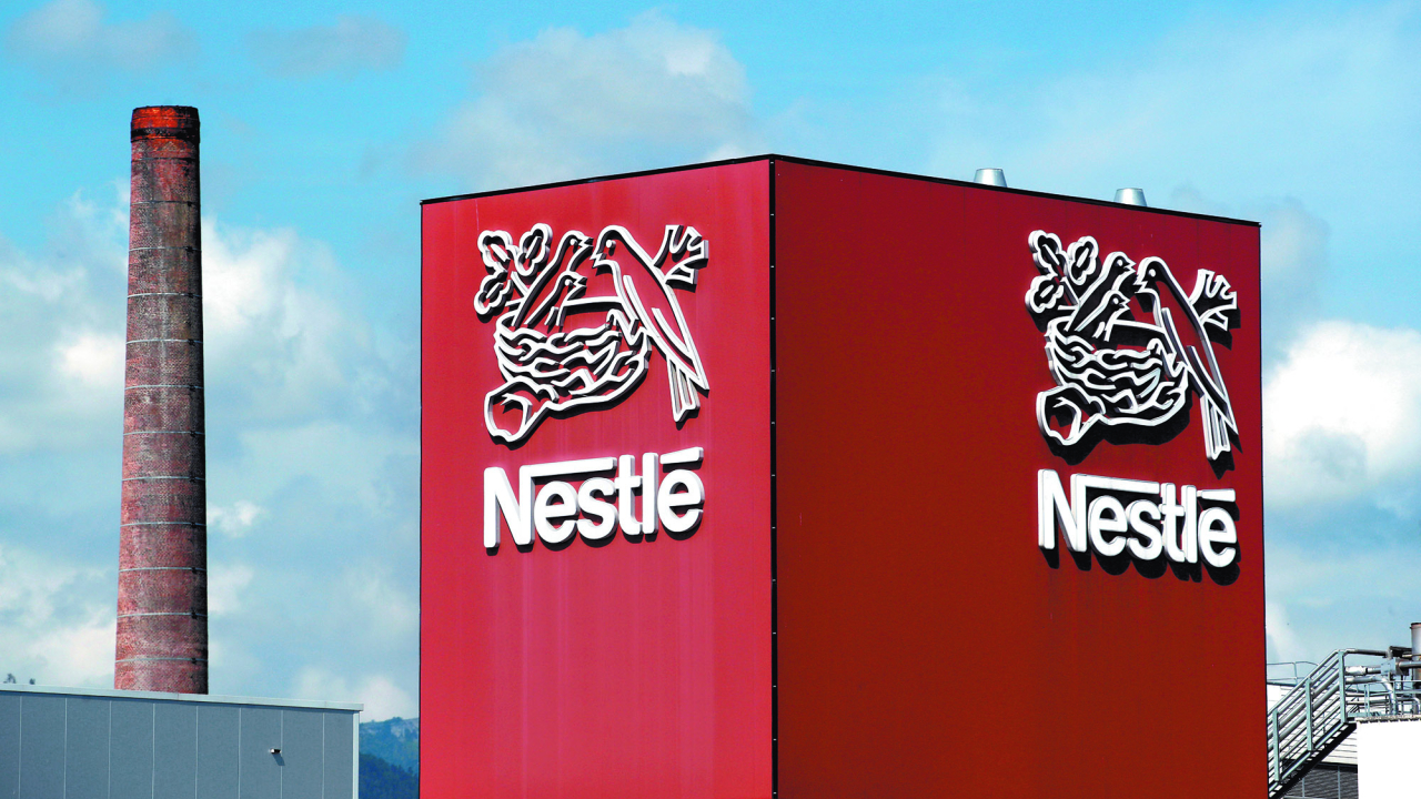 Francia encubrió escándalo del agua mineral de Nestlé: Informe parlamentario