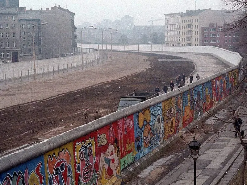 EU acusa a Alemania de reconstruir el “Muro de Berlín”