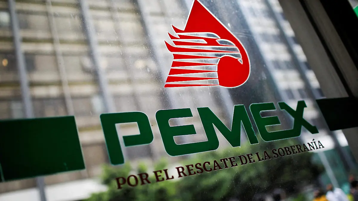 Proveedores frenarán servicios a Pemex por adeudos