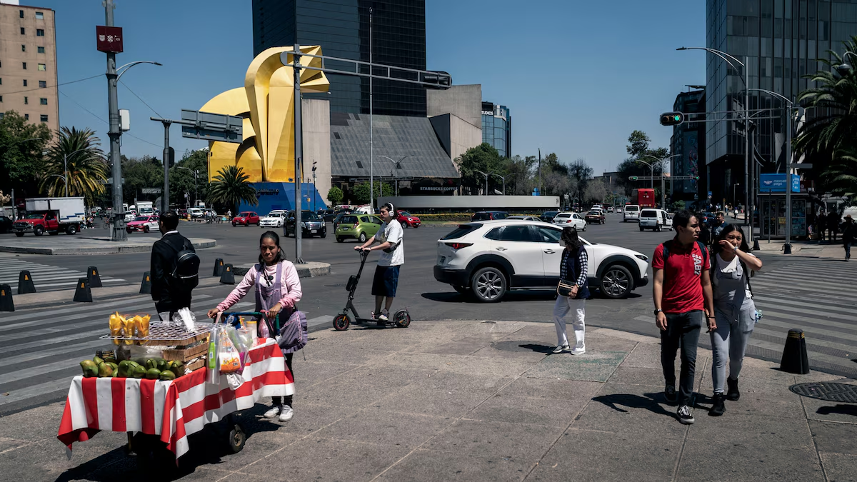 Economía mexicana crece 0.7% y esquiva entorno adverso