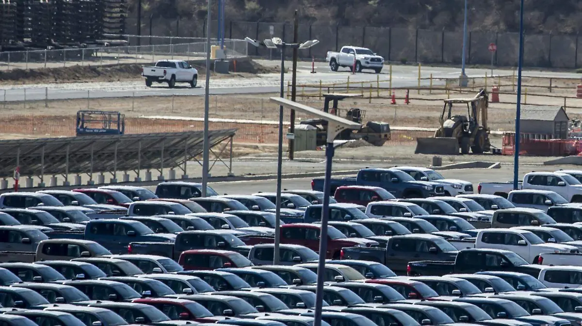 Cae 2.8% exportación de autos al cierre del primer semestre