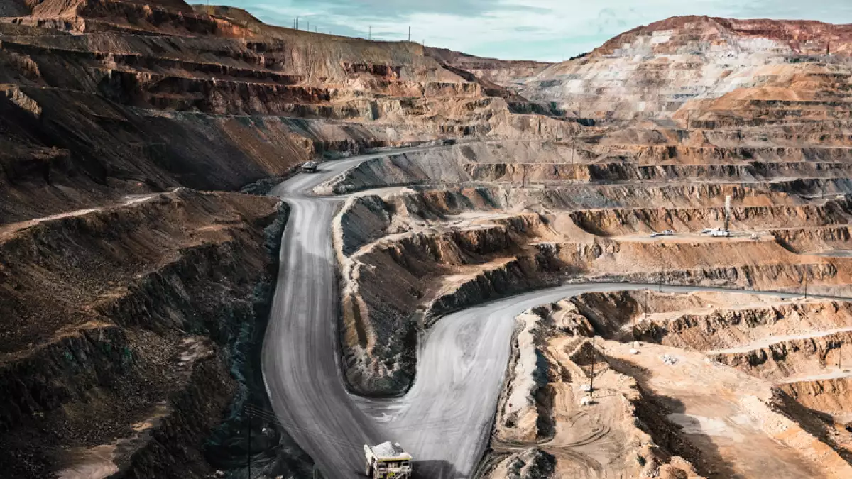 México vuelve a las minas: va por yacimientos de oro, plata, cobre y tungsteno en estos cuatro estados