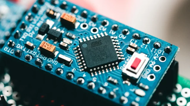 EU anula acuerdo de subvención para investigación de chips por 7,400 mdd de Biden