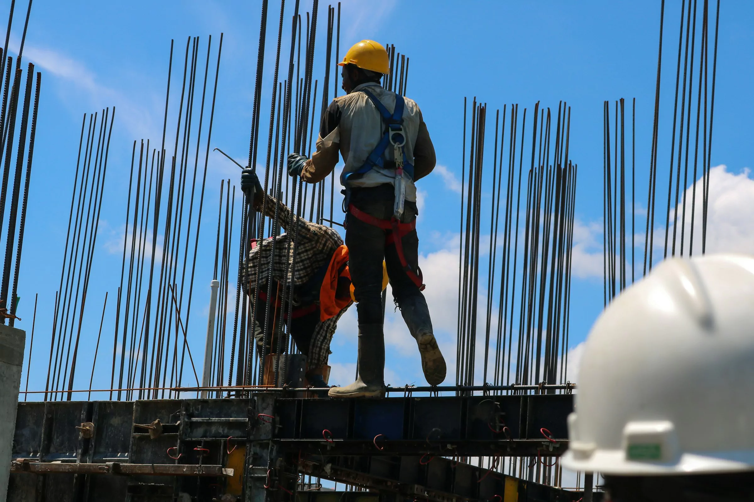 La construcción cayó 18.2% anual en junio: Inegi