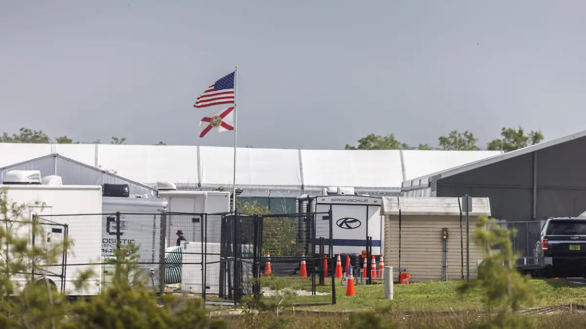 EU abrirá centro de detención de migrantes en base militar cerca de México