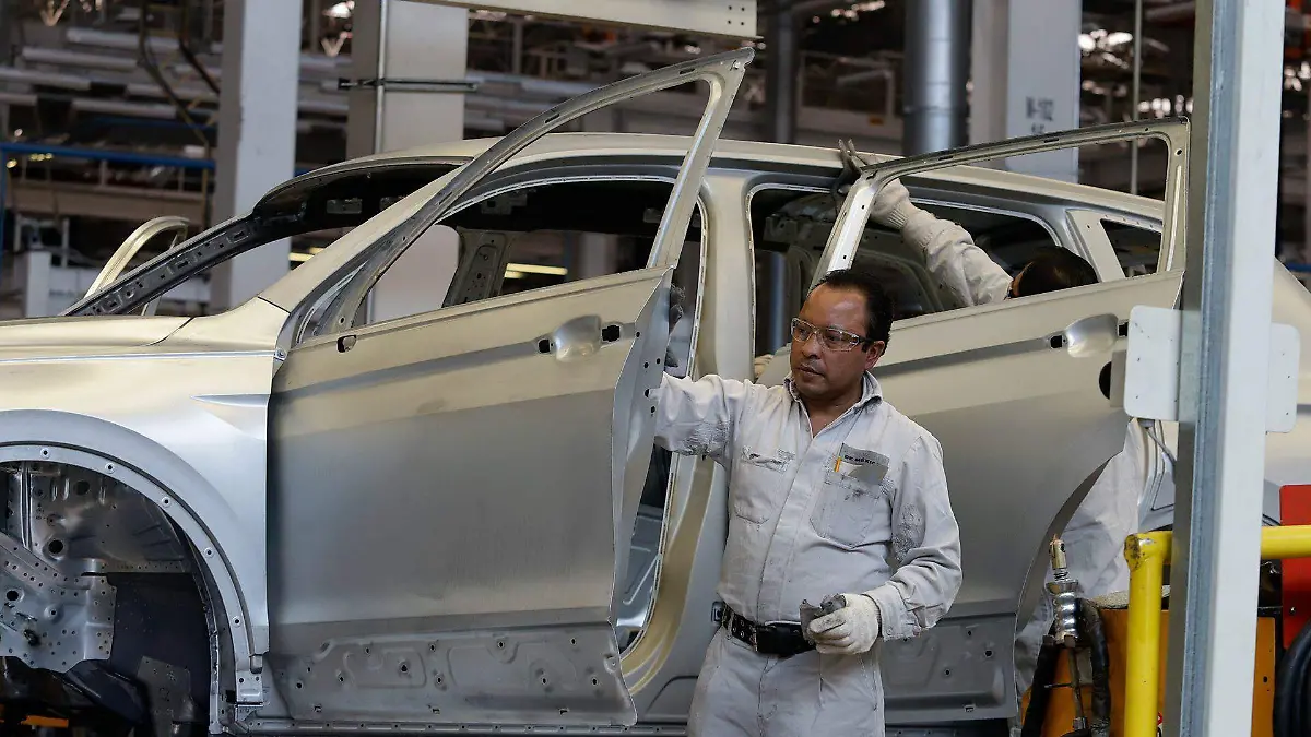 Actividad industrial tropieza en 18 estados en abril
