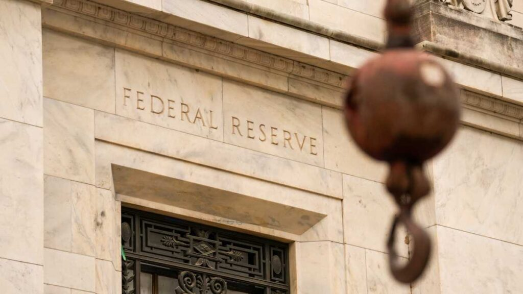 La Fed realiza el primer recorte de tasas de interés desde que Trump asumió la presidencia
