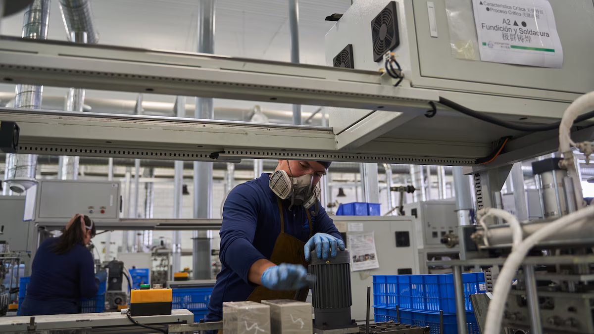 Economía apunta tres meses a la baja; industria tendrá su mayor caída