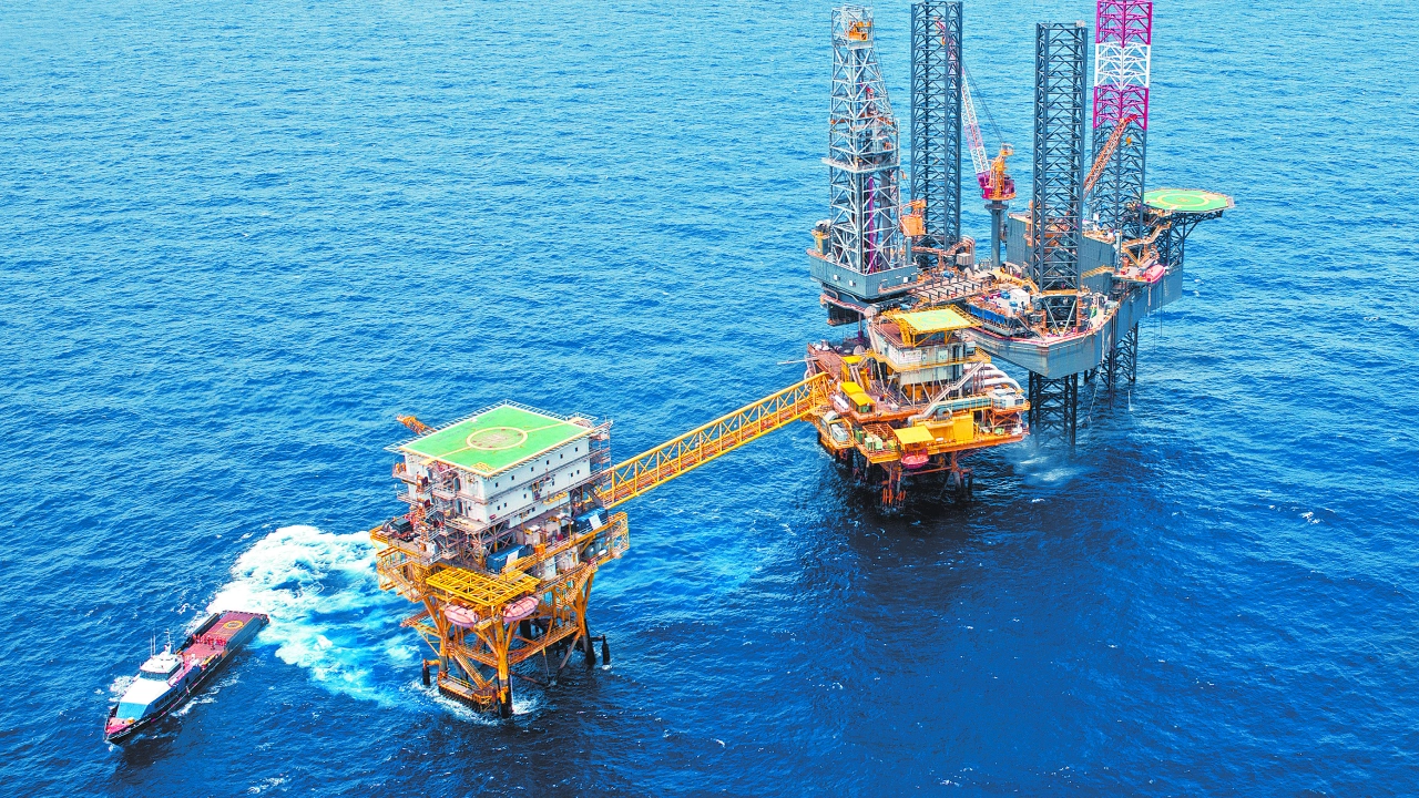 Exportación de crudo de Pemex toca mínimo de 25 años en julio-septiembre