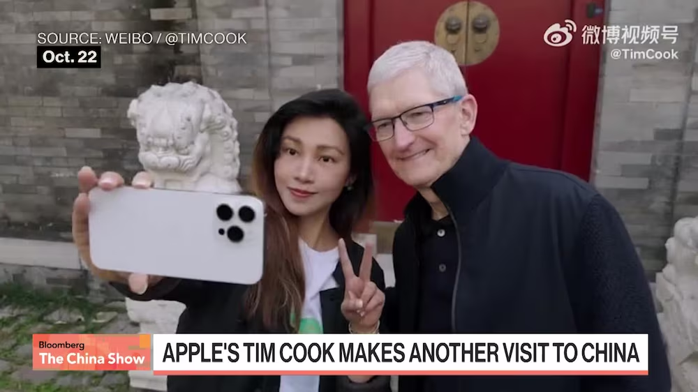 El CEO de Apple, Tim Cook, hace una aparición sorpresa en la transmisión en vivo de Douyin y anuncia que los pedidos anticipados del iPhone Air en China comenzarán el 17 de octubre
