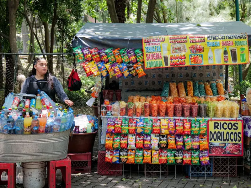 Informalidad laboral sube a 55.4% en México y empleo formal cae en el último año