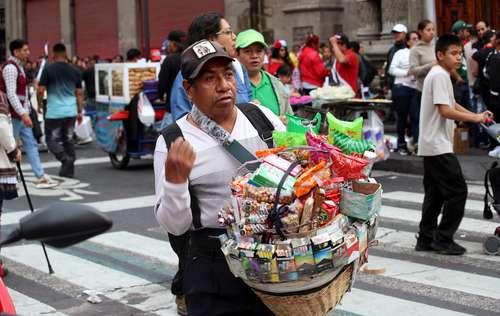 Capta la informalidad a 54.9% de los trabajadores en México