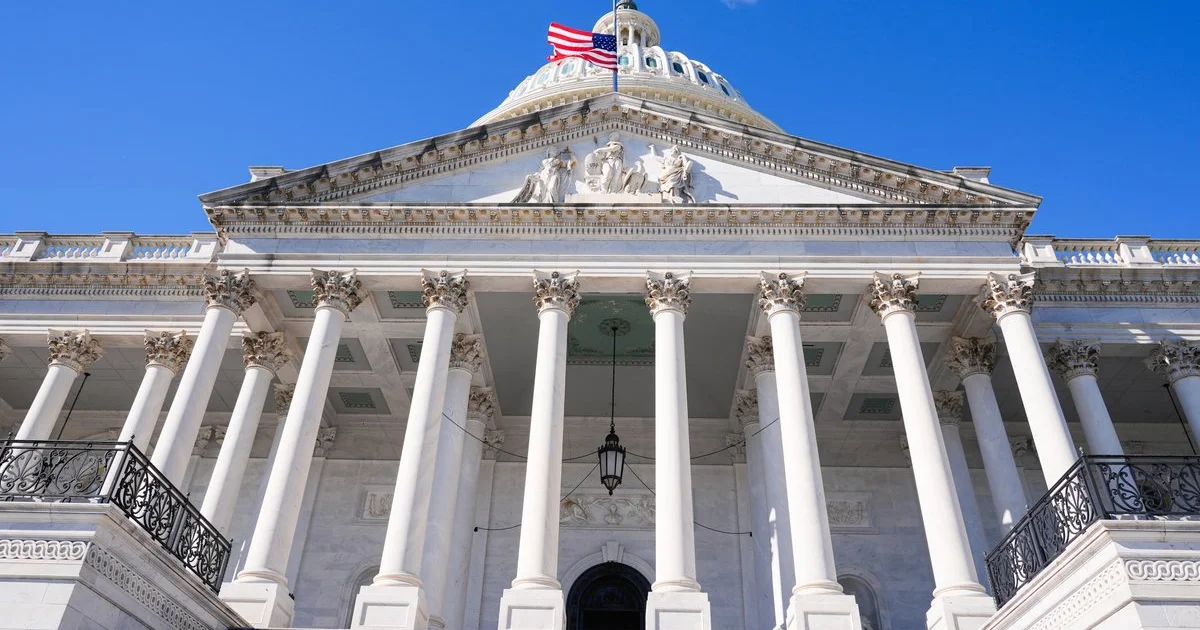 El Senado avanza en un acuerdo para reabrir el gobierno tras un pacto de demócratas centristas para poner fin al cierre