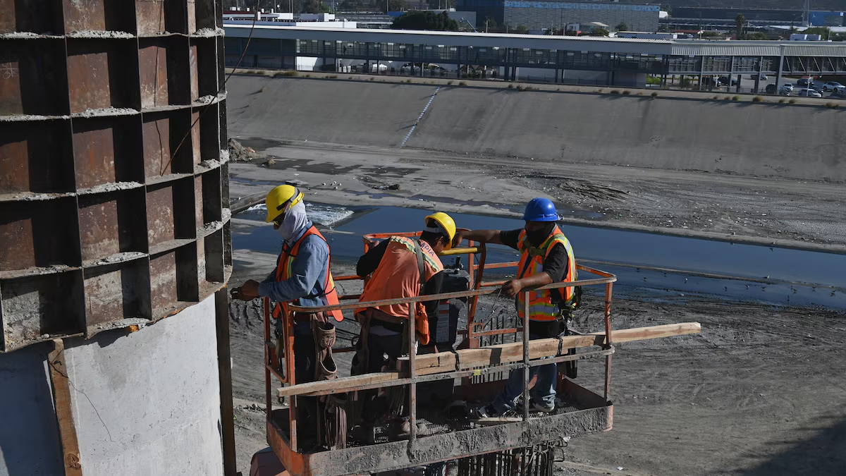 Industria acentúa debilidad y acumula 7 meses en declive