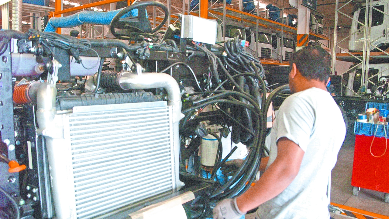 Arancel a camiones elevaría su precio hasta 35,000 dólares en EU