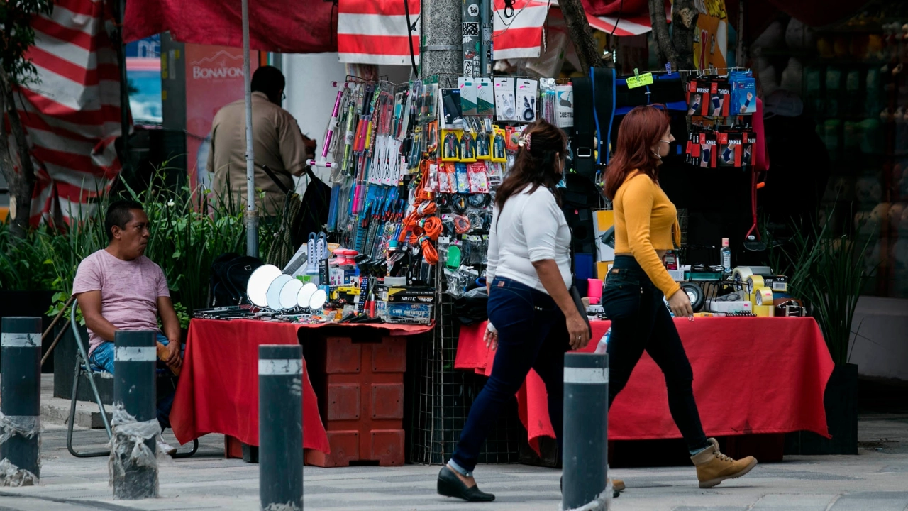 Economía informal aporta 1 de cada 4 pesos del PIB de México y emplea a más de la mitad de los trabajadores