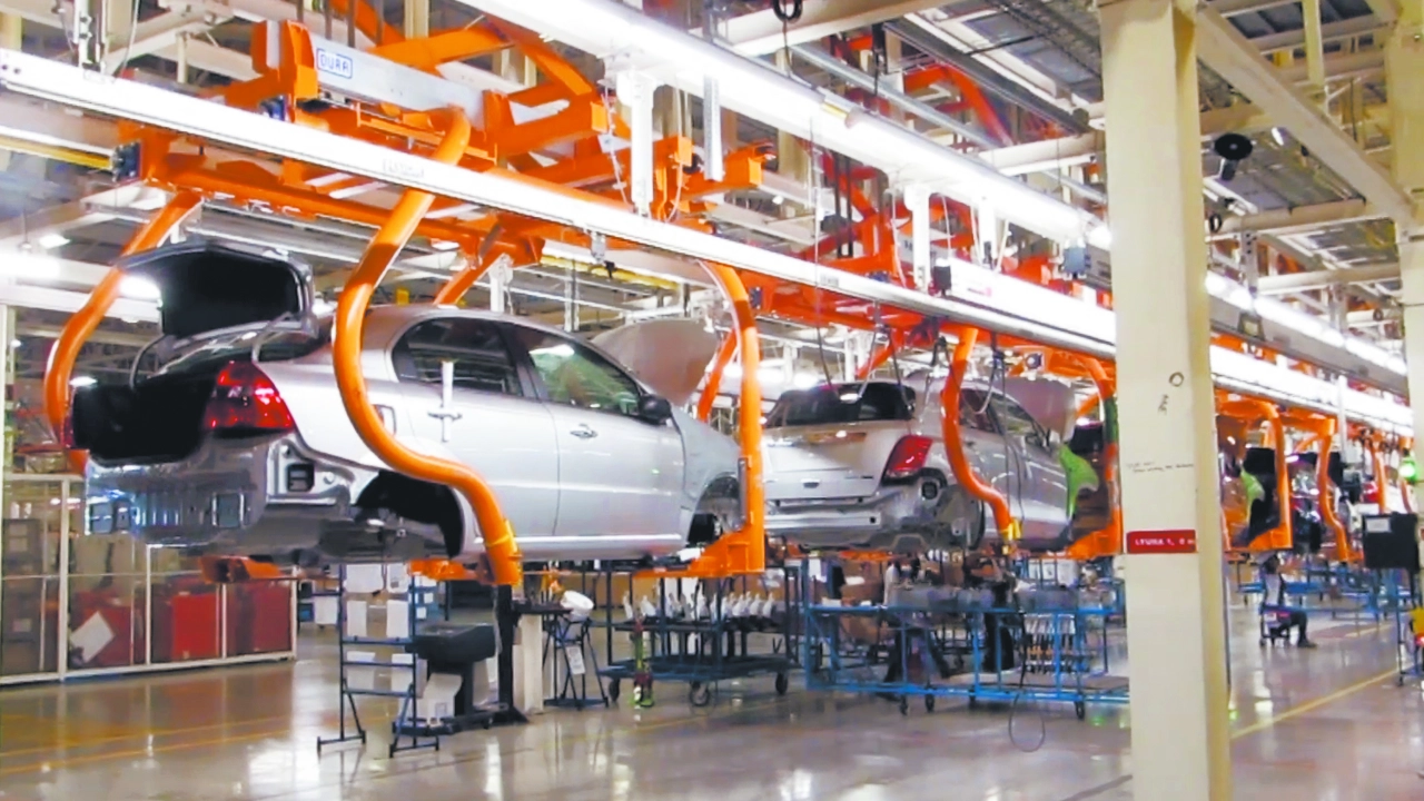 La IED automotriz a México cayó 20% al tercer trimestre del 2025